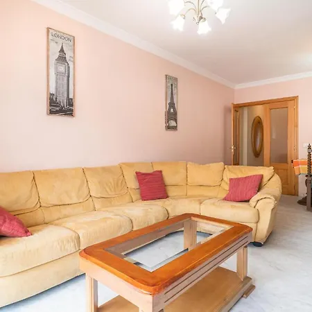 Amazing In With 3 Bedrooms *